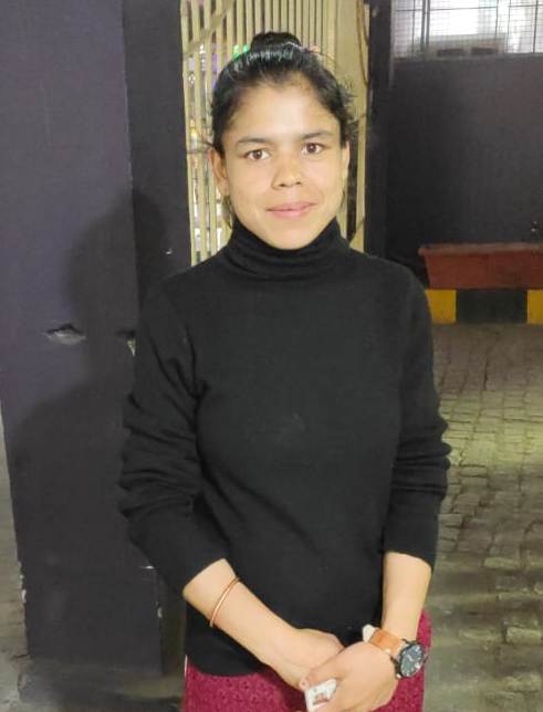 Kamala Thapa - Part time Cleaner and Cook in Bommanahalli Bus stop in Bangalore Bengaluru