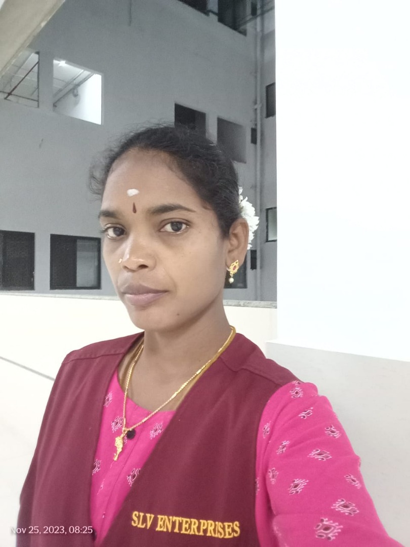 Sasikala Kubendhiran - Part time Cleaner in Electronic City traffic ps in Bangalore Bengaluru