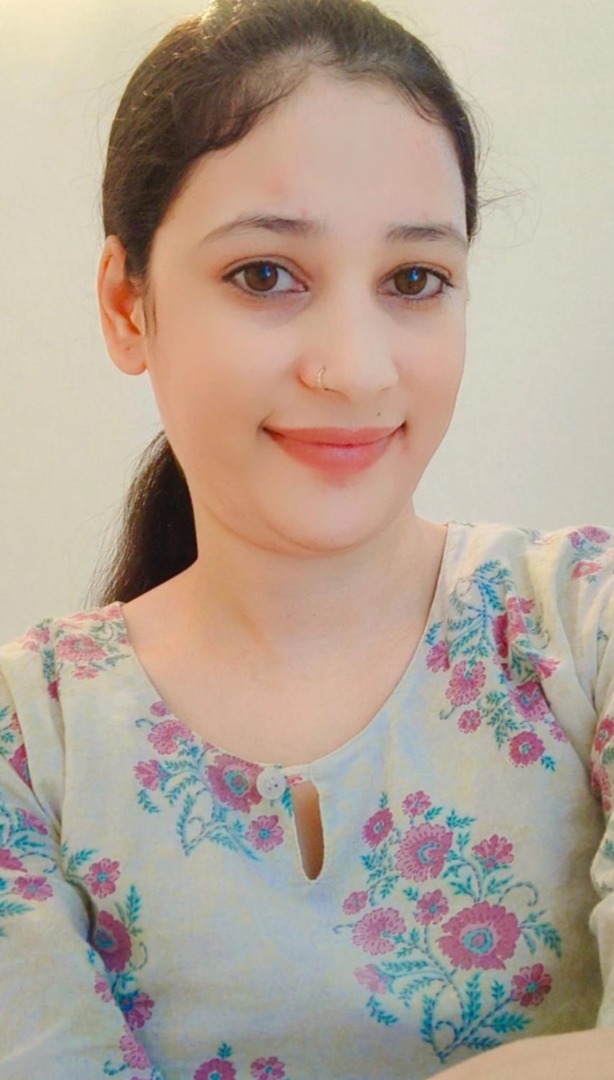Manisha Sharma - Full time Baby Sitter in Gurgaon Sector 52 in Gurgaon
