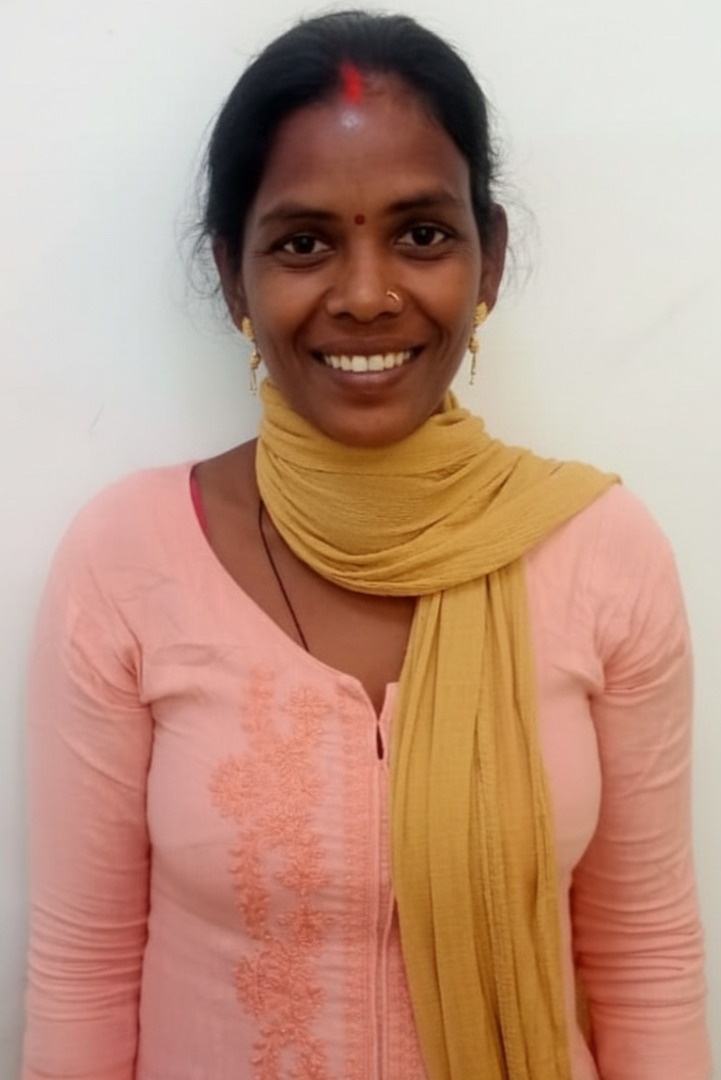 Manika Devi - Full time Cleaner and Baby Sitter in Malad west in Mumbai