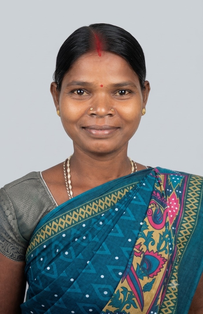 Dineshwari Devi - Full time Cleaner in Malad west in Mumbai