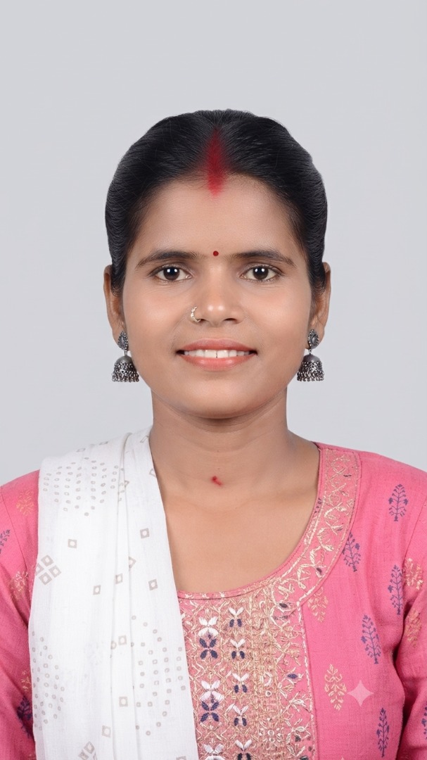 Seema Devi - Part time Cleaner and Cook and Baby Sitter in Dharavi in Mumbai