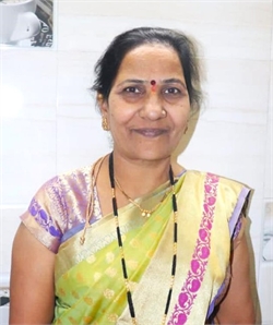 Meena Ratnakar Shinde - Part time Cleaner in Dandekar Pool in Pune