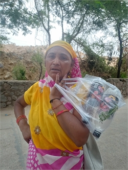 Munni devi - Part time Cleaner and Cook in Rangpuri in Delhi