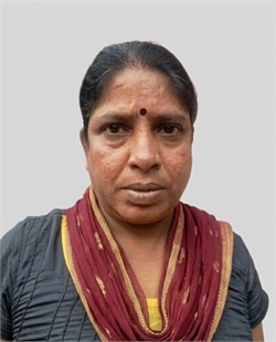 Pammi - Part time Cleaner in Railway Station in Delhi