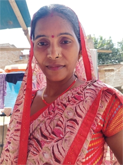 Pinki - Part time Cleaner and Baby Sitter in J.J Camp in Delhi