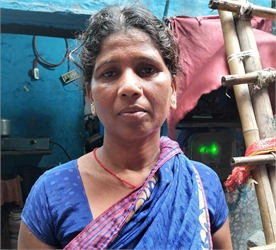 Reema devi - Part time Cleaner in hanuman mandir in Delhi
