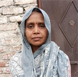 Seema - Part time Cleaner and Cook in Shiv Vihar in Delhi