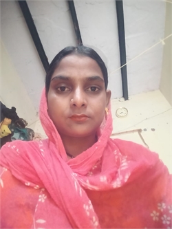 Shabana khatun - Part time Cleaner and Baby Sitter in Nangloi Railway Station in New Delhi