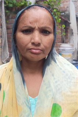 Sunita - Part time Cleaner and Cook in Holambi Khurd in Delhi