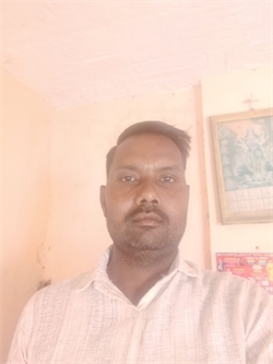 Surendra Kumar - Part time Cleaner and Cook in Sitapur bus stop in Sitapur